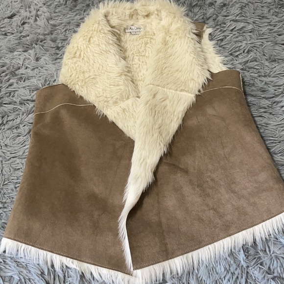 Shearling vest - Picture 5 of 5